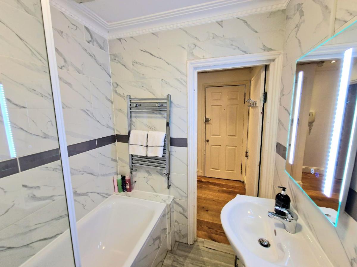 Cosy Home In Kensington - Great Location! 3 Minutes Walk To Earl'S Court Station Londýn Exteriér fotografie