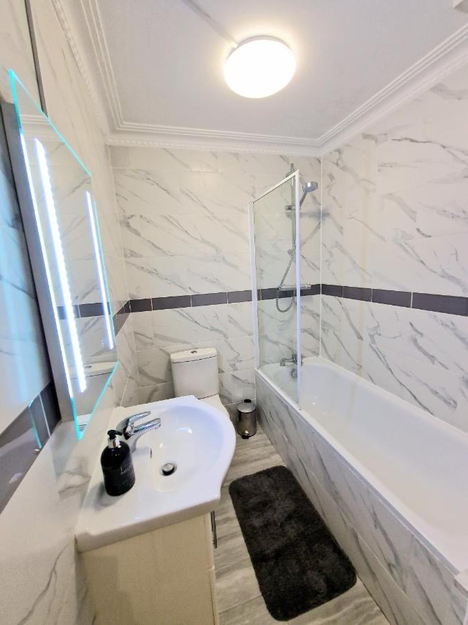Cosy Home In Kensington - Great Location! 3 Minutes Walk To Earl'S Court Station Londýn Exteriér fotografie